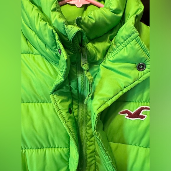 Hollister Men’s Bright Green Quilted Vest⭐️ - Picture 3 of 12
